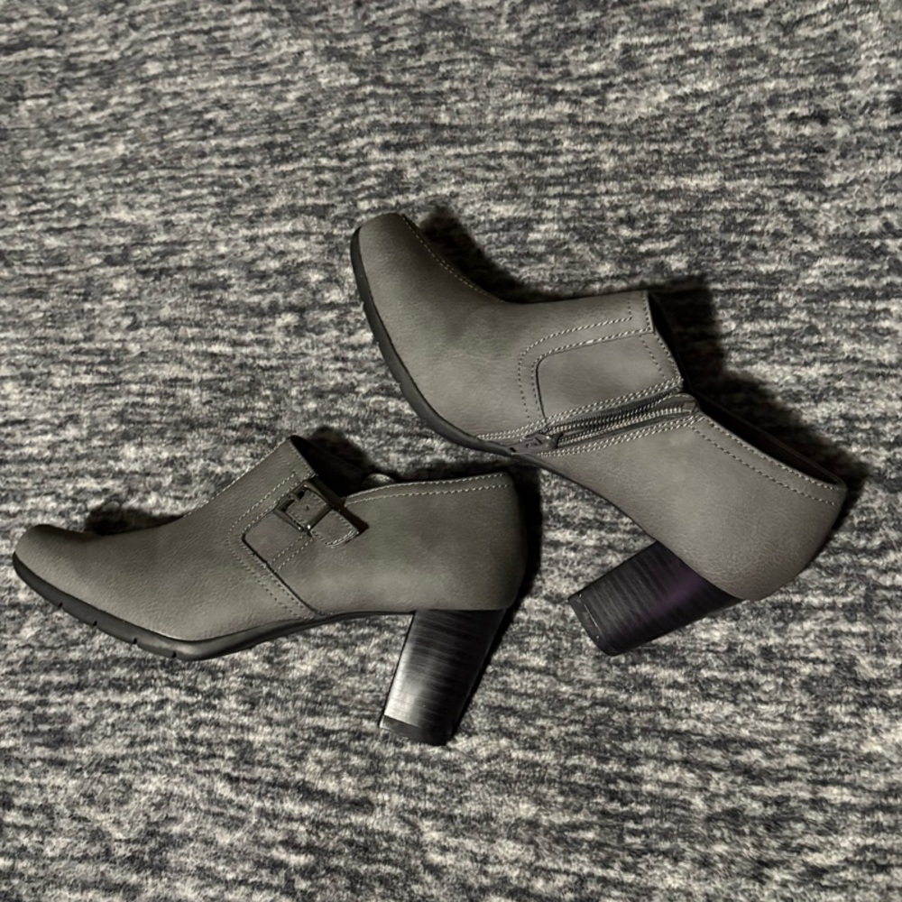 A2 by Aerosoles Gray Women's Heeled Shoes
